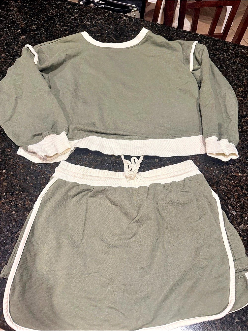 ZENANA Matching Lounge Set in army Green & White Size Small
